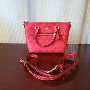 Coach Mini Gallery Crossbody In Signature Canvas‎
